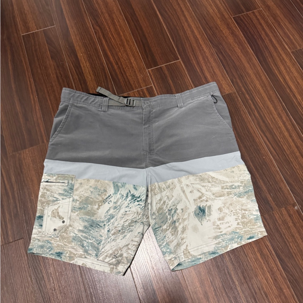 Realtree Gray and Black Fishing Shorts